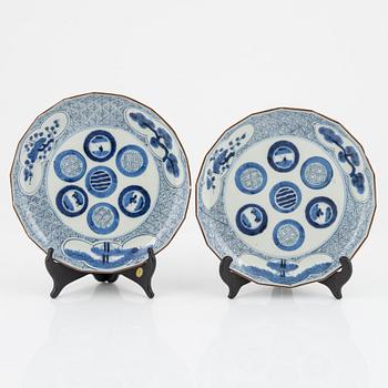 Tallrikar, ett par, porslin, Japan 1800-tal.