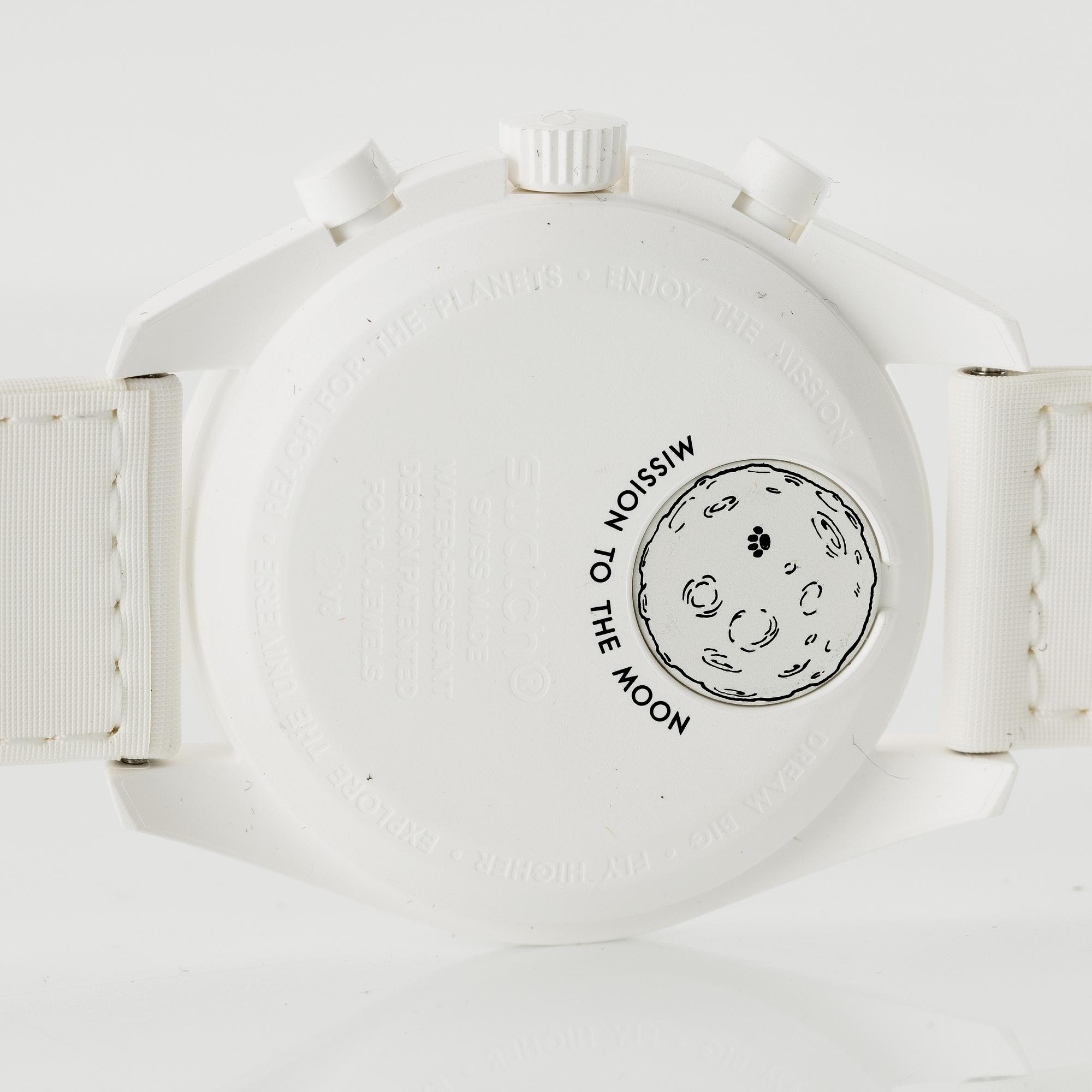 Omega/Swatch, MoonSwatch, "No Reserve", Mission to the MoonPhase, "Snoopy", kronograf, armbandsur, 42 mm.