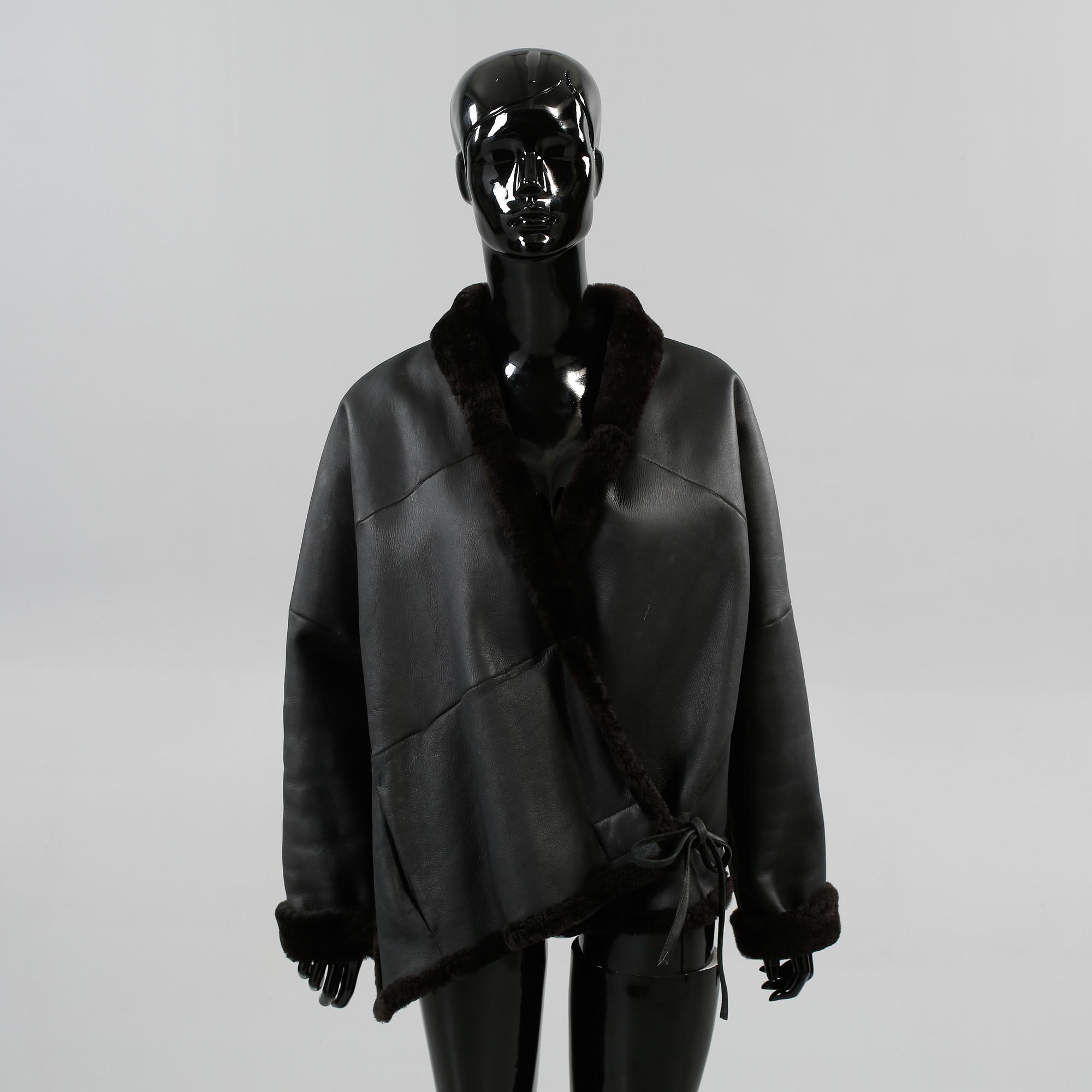 JACKA, Max Mara.