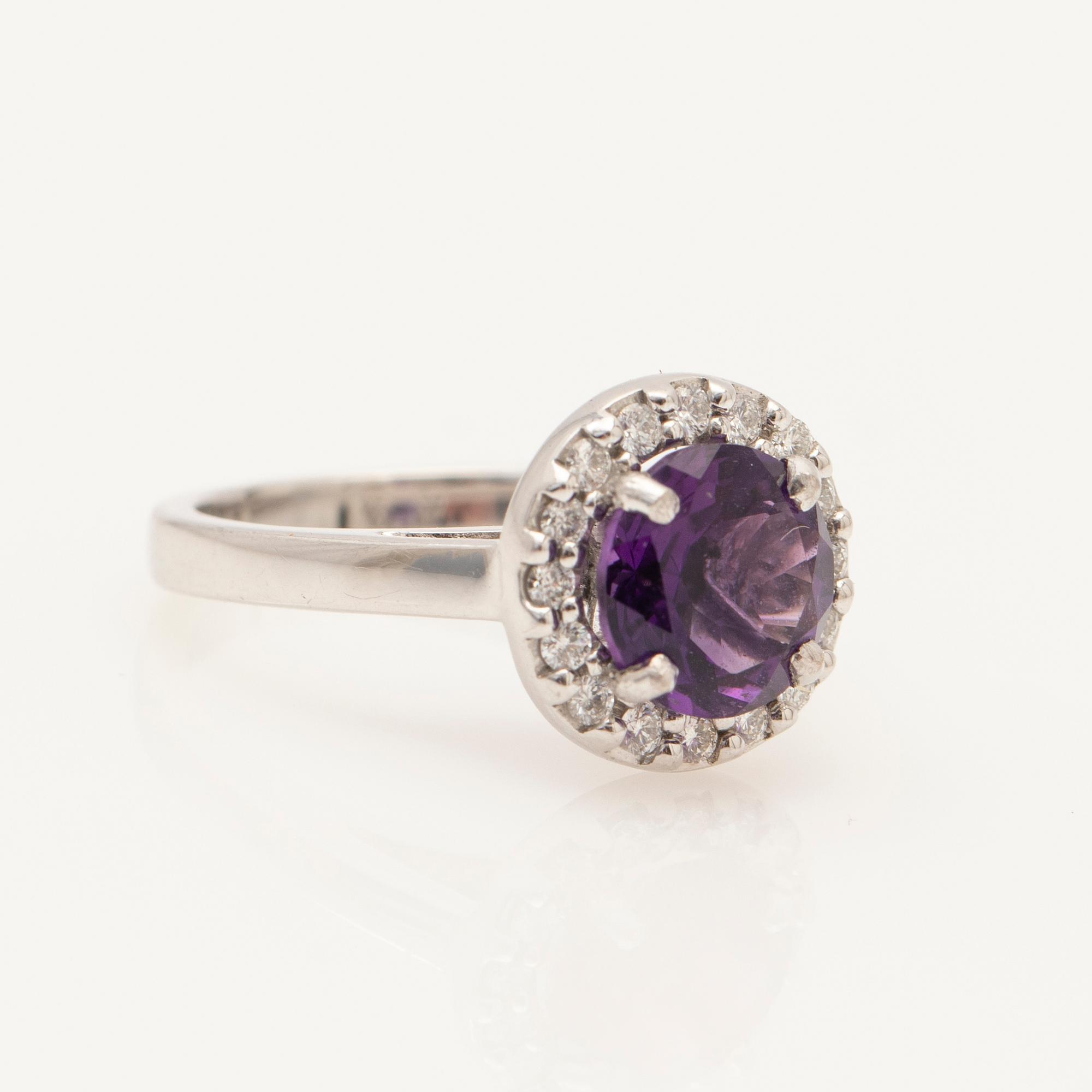Ring, 18K white gold with amethyst and diamonds.
