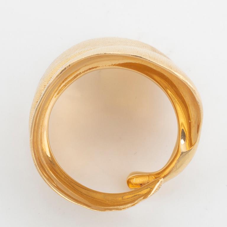 OLE LYNGGAARD, CHARLOTTE LYNGGAARD, Ring, leaf 18K guld. större modell.