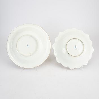 A set of two partly gilded
 Meissen porcelain platesd late 19th/early 20th century.
