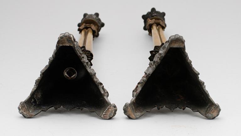 LJUSSTAKAR, 1 par, mässing och metall, 1800-tal.
