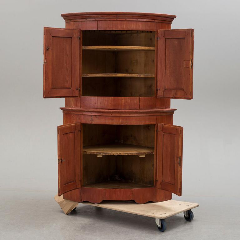 A 20th century cabinet.