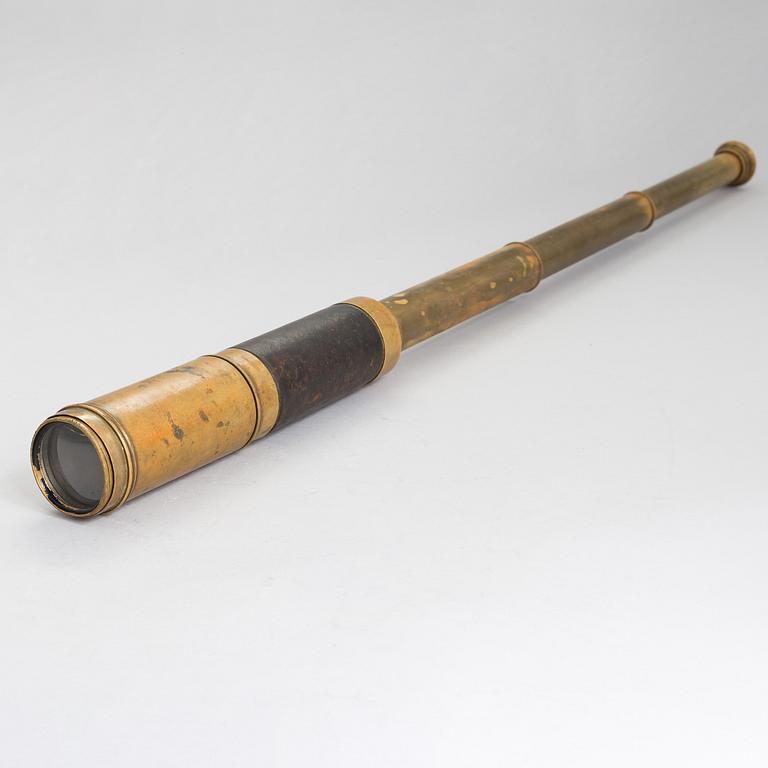 A tubular binocular, 19th/20th century.