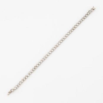Armband 18K vitguld med hjärtformade briljantslipade diamanter.