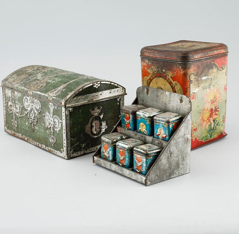 A set of tin cans, first half of the 20th century.