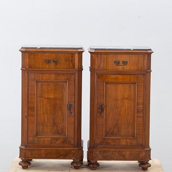 SÄNGBORD ett par 1900-talets första hälft.