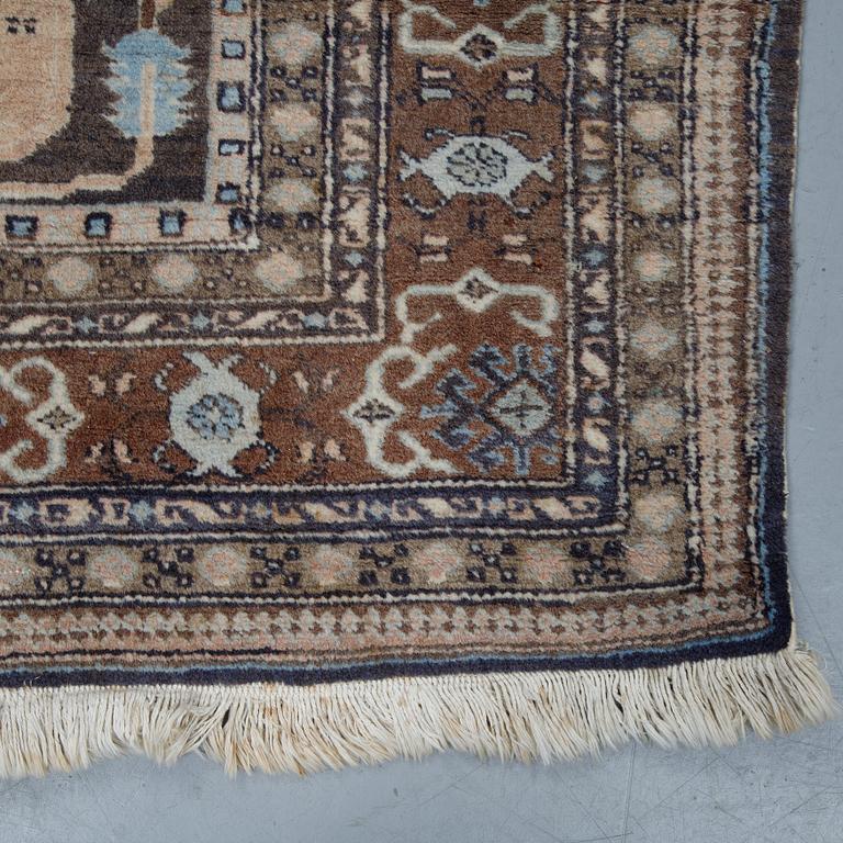 A carpet, semi-antique/Old Ardabil, ca 264 x 272 cm.