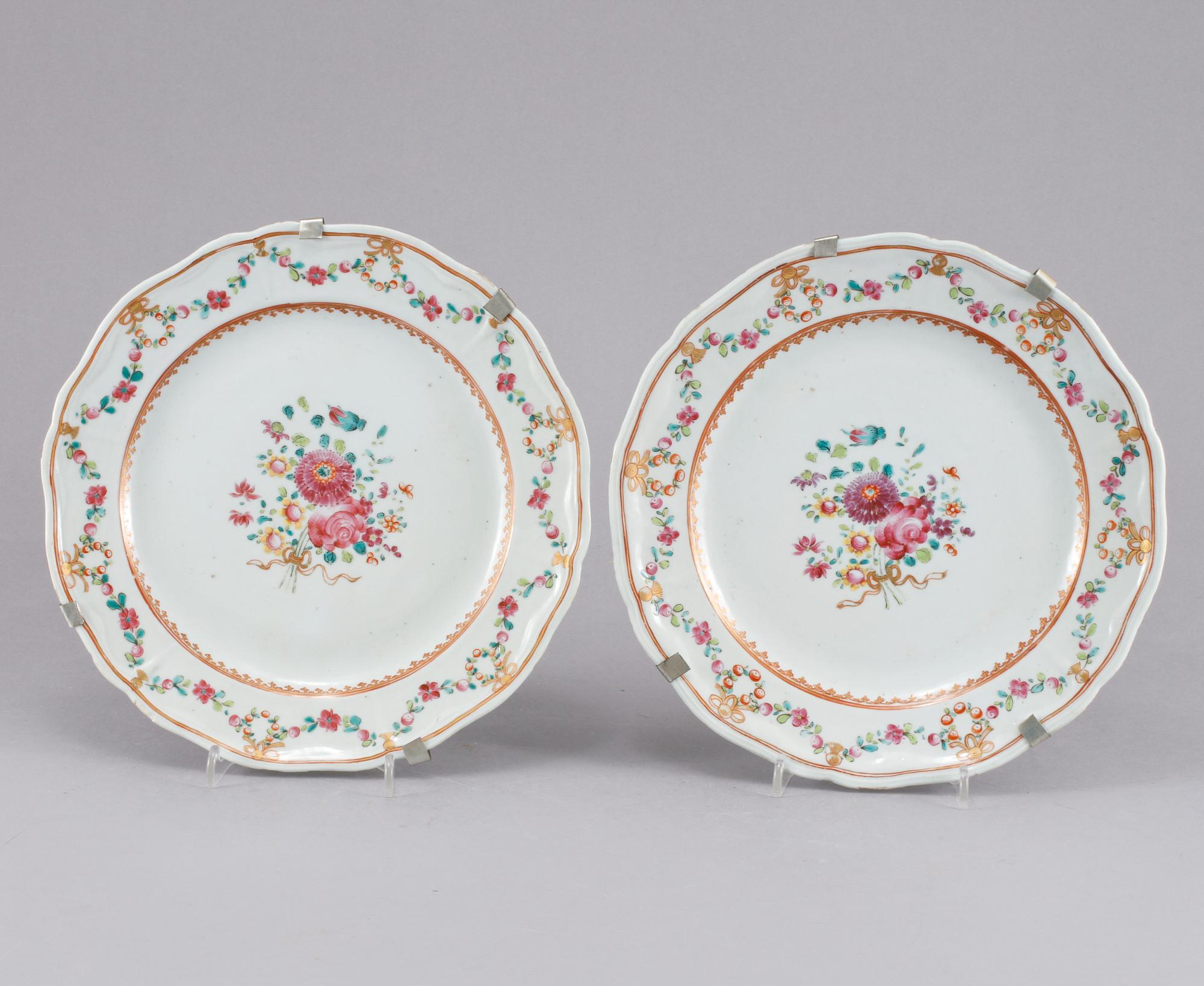 TALLRIKAR, 7 st, samt SKÅLFAT, porslin, Kina, 1700-tal.