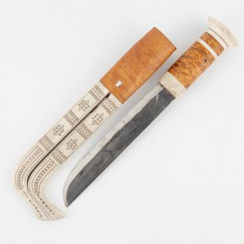 Knut Sunna, a large reindeer horn knife. signed and dated 1982.