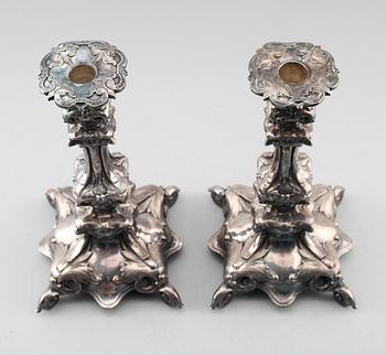 LJUSSTAKAR, 1 par, pläter, rokokostil, 1800-talets andra hälft.