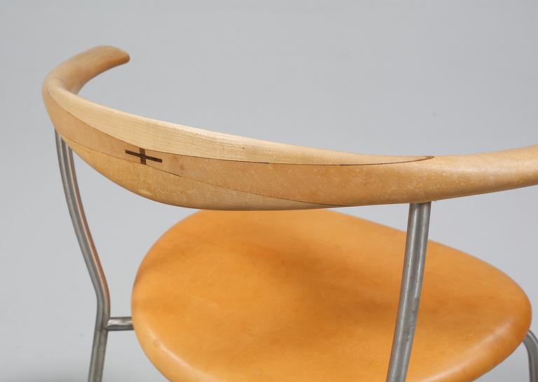 STOLAR, ett par, PP 701, Hans J Wegner, modell formgiven 1965.