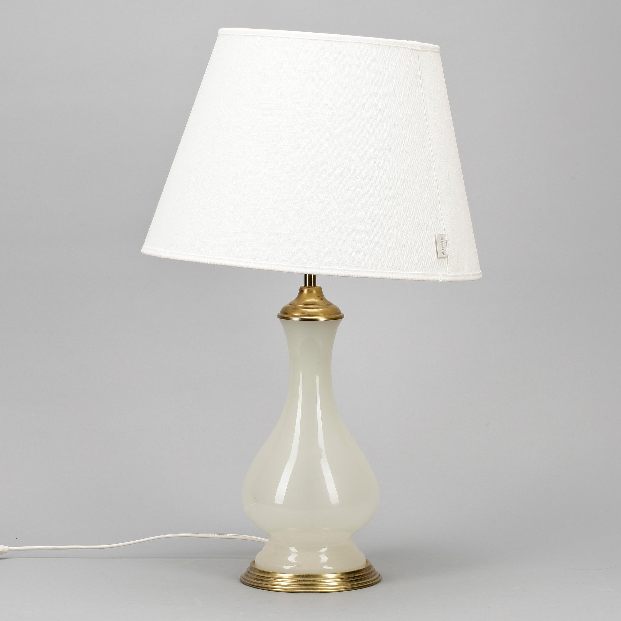 BORDSLAMPA, glas, 1900-talets mitt. Inköpta på Firma Svenskt Tenn, modellnr 2583.
