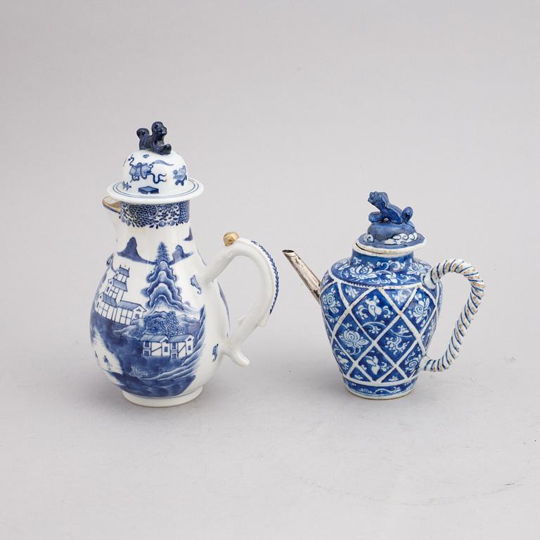 A group of Chinese porcelain, Qing dynasty, Kangxi, Qianlong, 18th and 19th century. Six pieces.