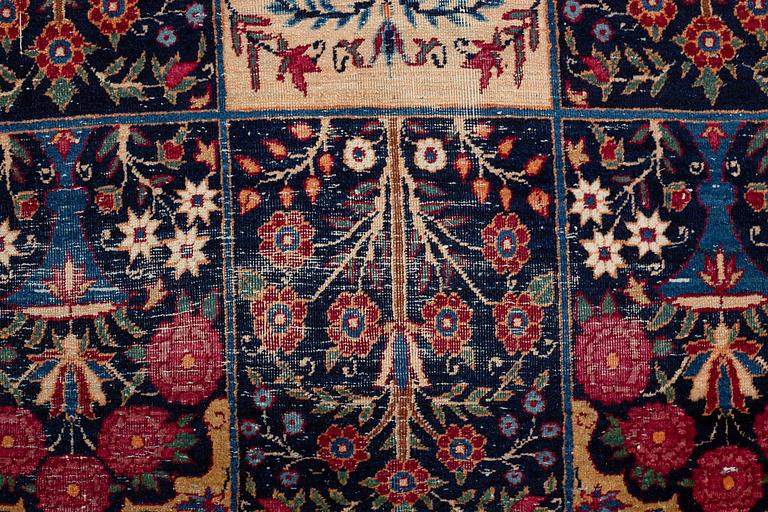 A carpet, an antique/a semi-antique Yezd, ca 557-562 x 366,5-370,5 cm.
