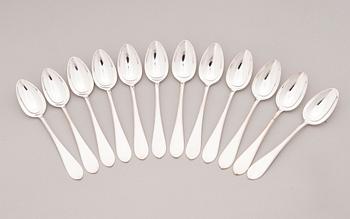 Silver cutlery, totally 70 pieces of two different series. Suomen Kultaseppä oy/ Kultateollisuus oy, Turku 1911-1973.