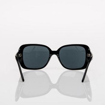 SOLGLASÖGON, Chanel.