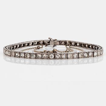 1114. A platinum bracelet set with old-cut diamonds with a total weight of ca 2.50 cts.