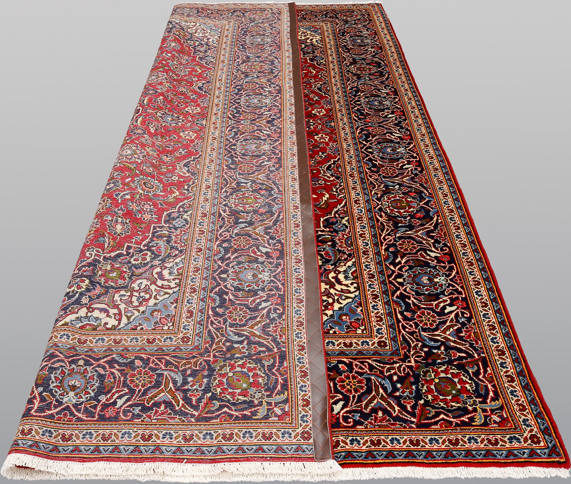 A Keshan rug, approx. 307 x 195 cm.