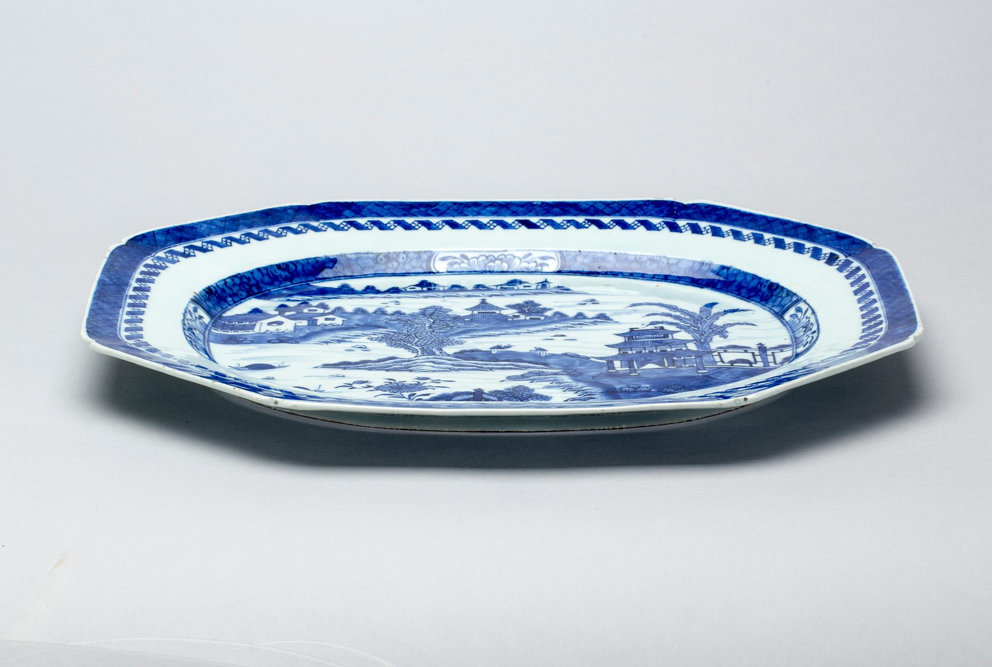 STEKFAT, porslin, Kina, Qianlong (1736-1795).