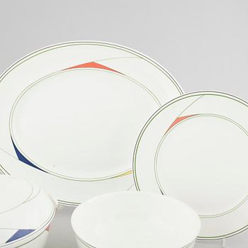 A 62 pieces bone china servis "Trio" from Villeroy & Boch. Produced between 1984 and 1988.