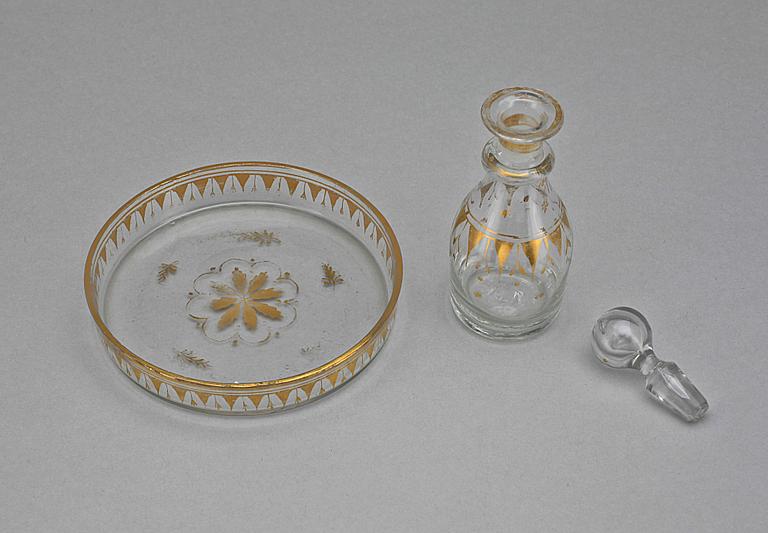 KARAFF MED SKÅLFAT, glas, empire, 1800-talets första hälft.