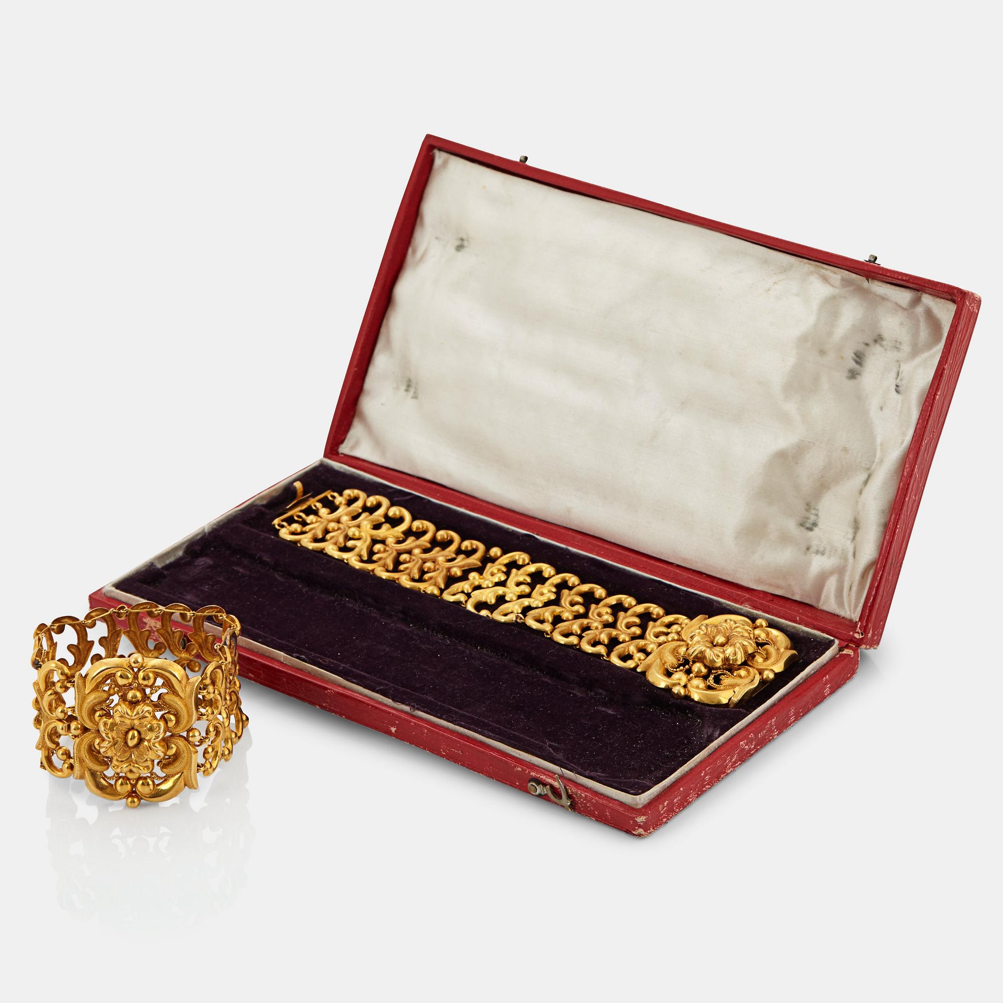 Två armband 18K guld.