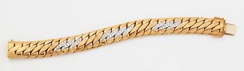 A Bucherer bracelet in 18K gold set with round brilliant-cut diamonds.