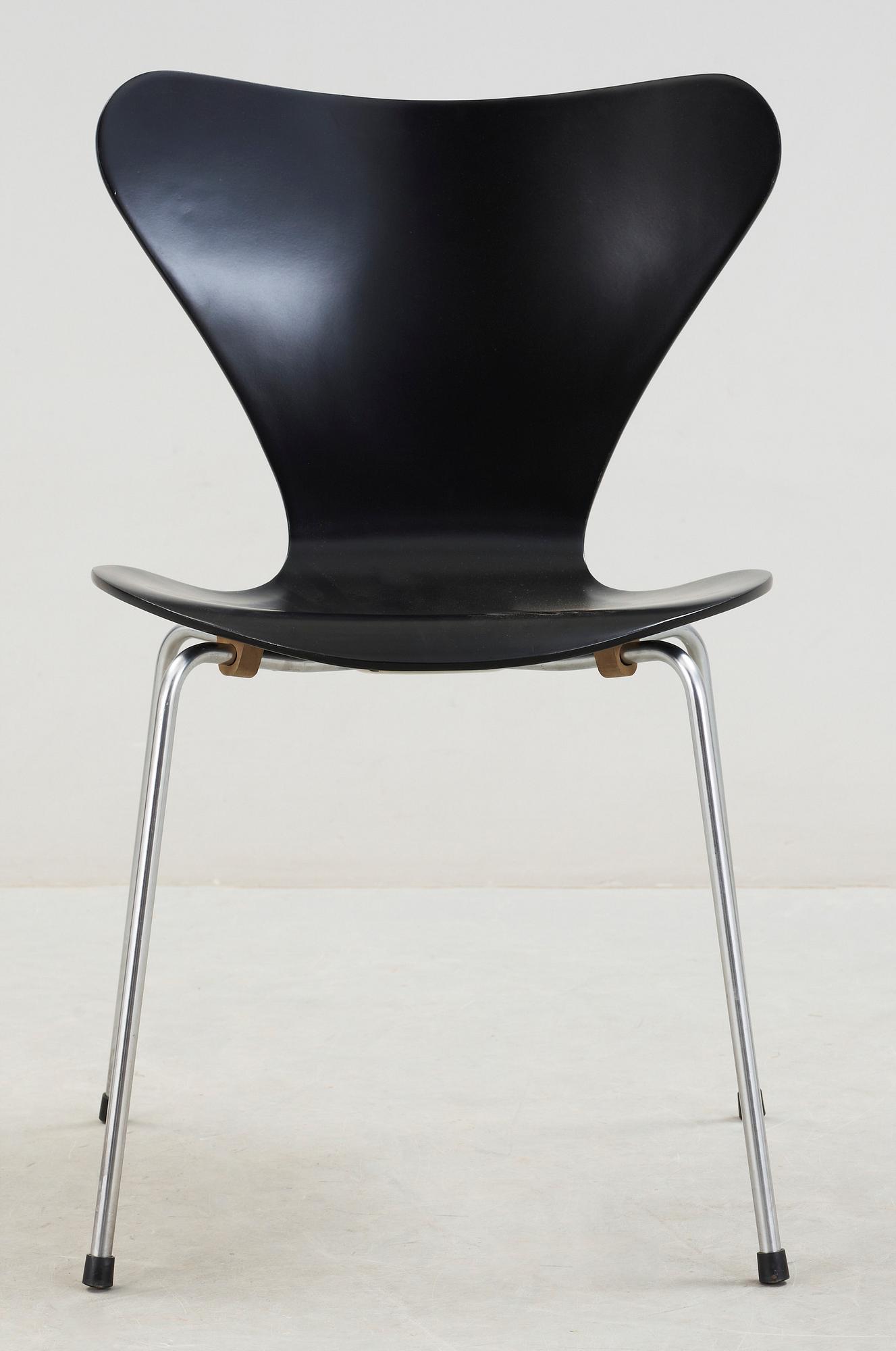 STOL, "Sjuan", Arne Jacobsen, Fritz Hansen, formgiven 1955.