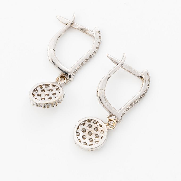 Earrings 18K white gold with brilliant-cut diamonds.