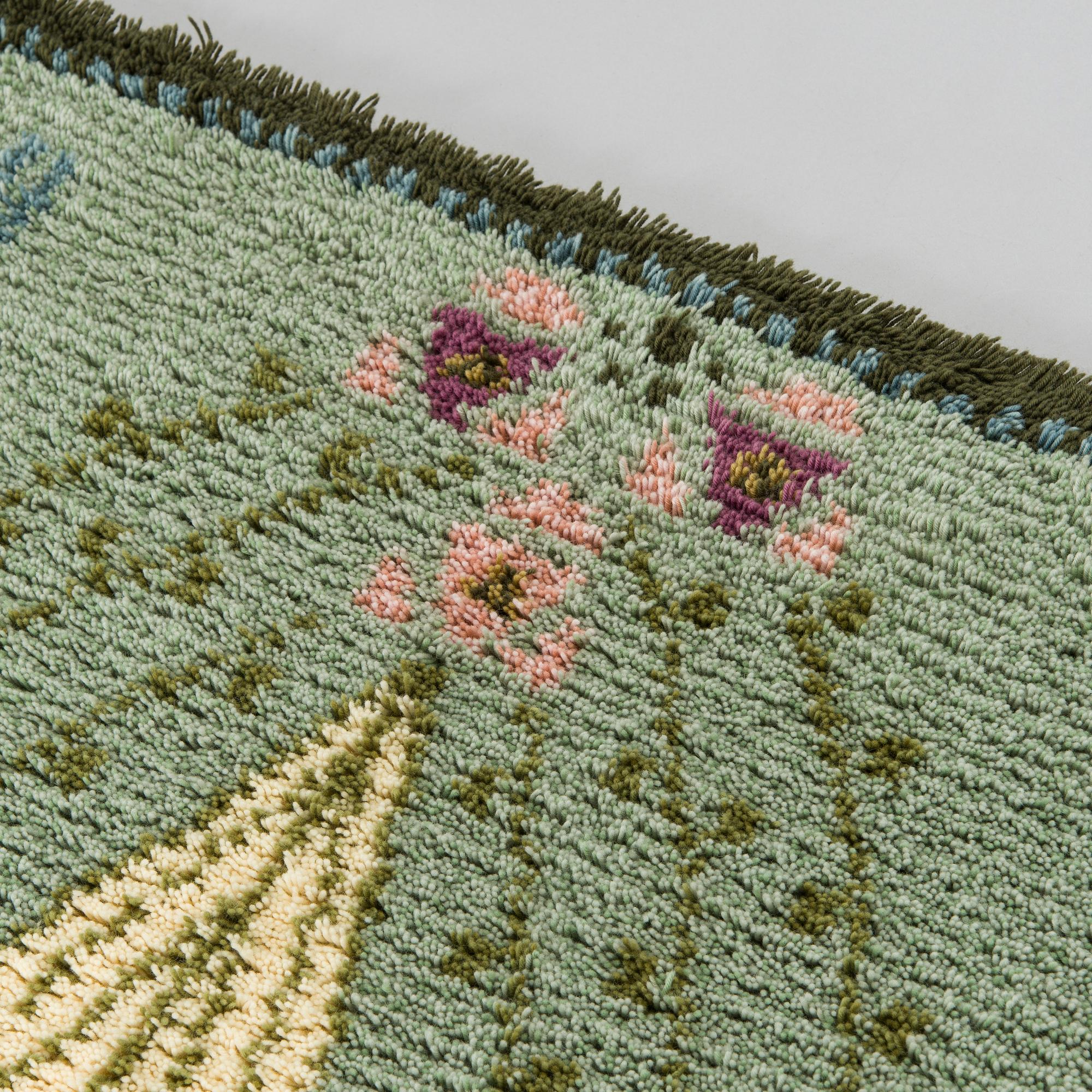 Eliel Saarinen, rya, "Ros", modell för Finska handarbetets vänner. Ca 190x125 cm.