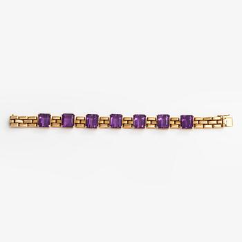 An 18K gold bracelet with amethyst.
