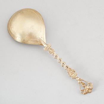 SKED, förgyllt silver, svenska importstämplar, omkring år 1900. Vikt ca 55 gram.