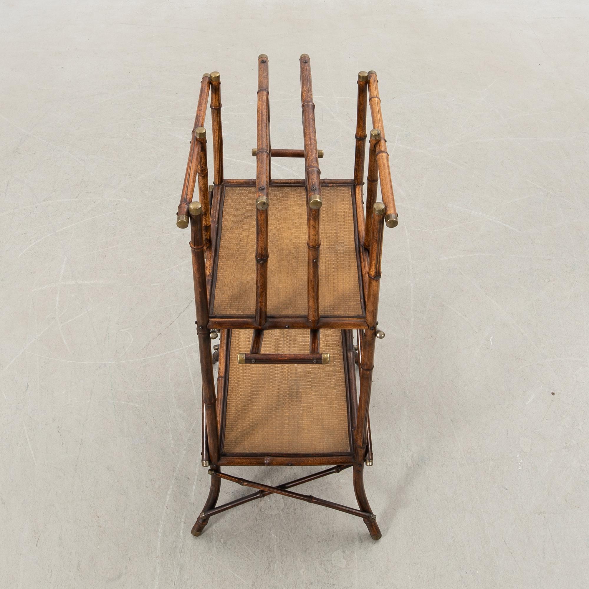 Tidningsställ, 1900-tal.