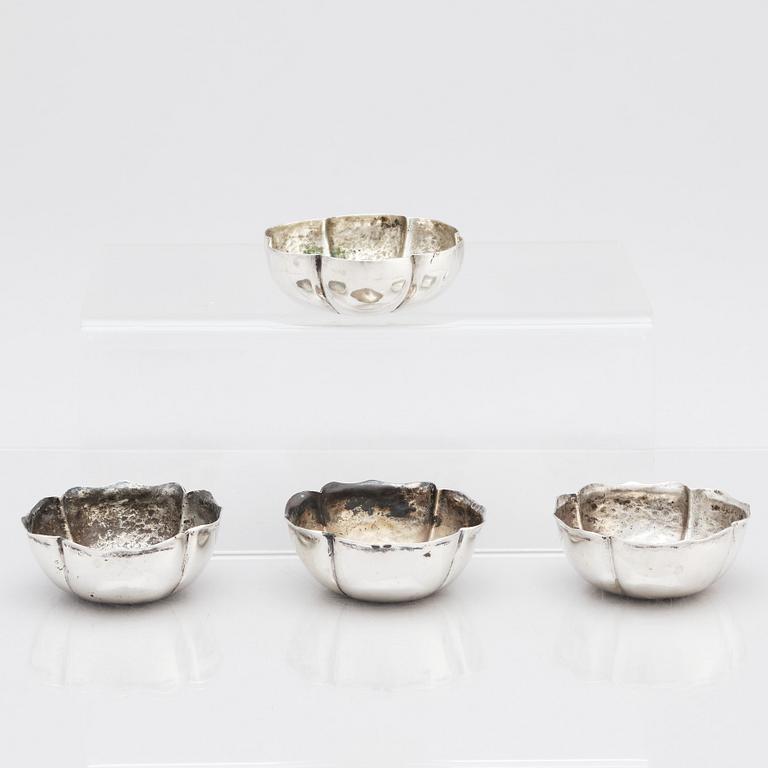 Skålar, 3+1, låghaltigt silver, Kina, Qingdynastin.