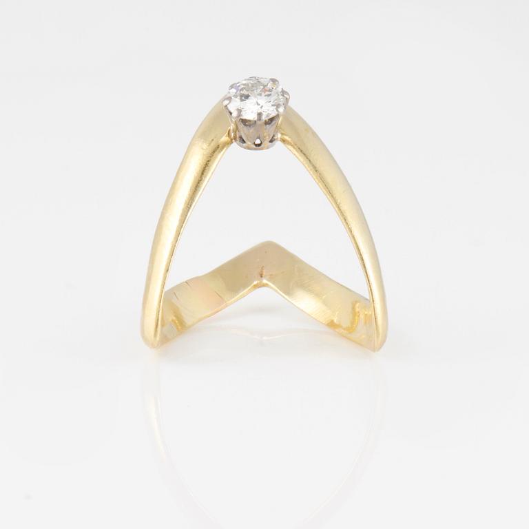 RING, med gammalslipad diamant ca 0.40 ct.