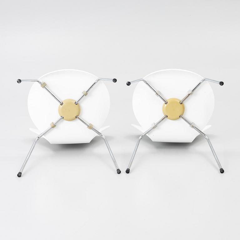 Arne Jacobsen, stolar, 2 st, "Sjuan", 1900-talets slut.