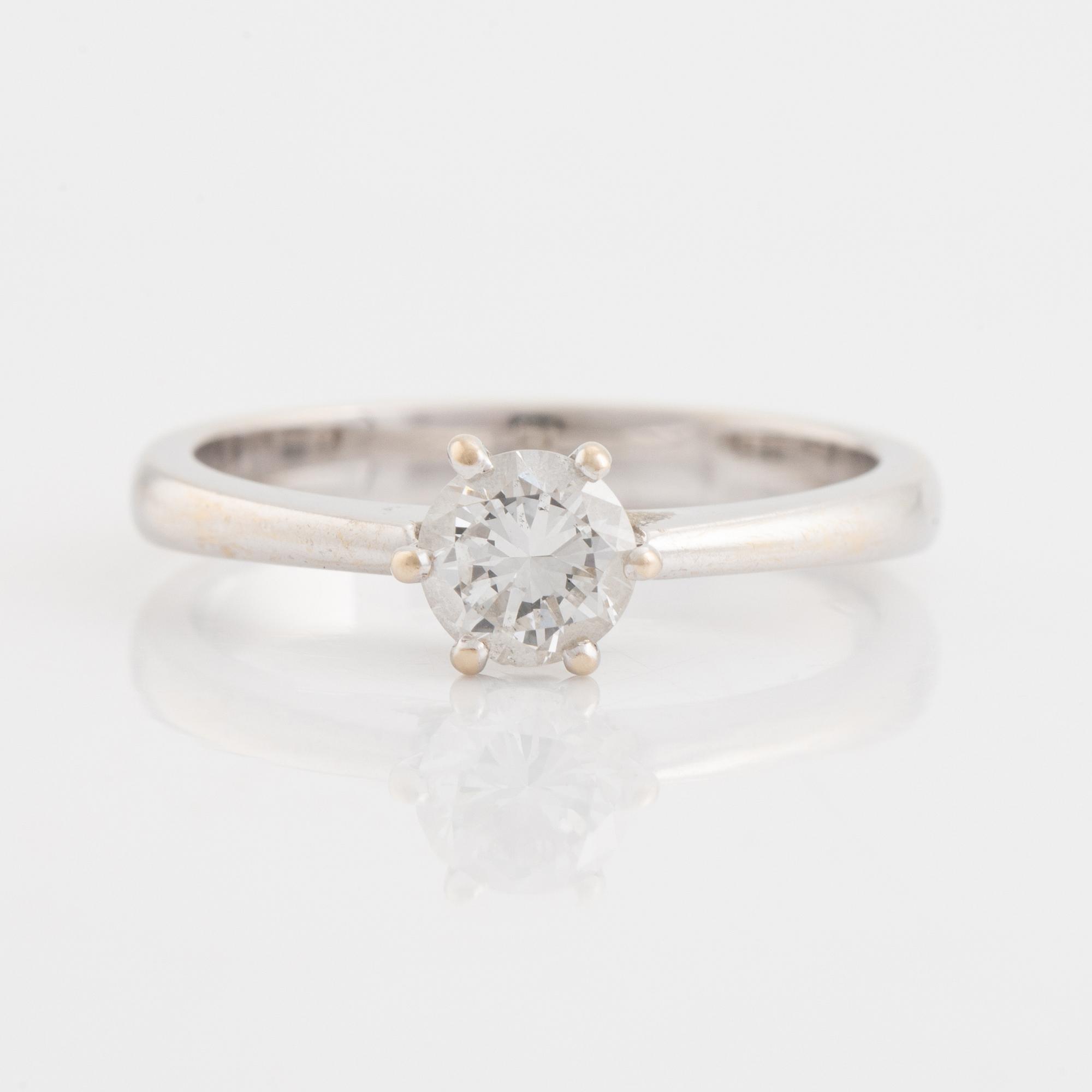 Ring, solitaire ring with brilliant-cut diamond.