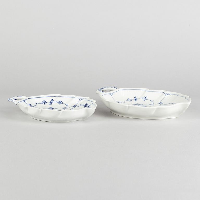 Two 'Blue Fluted Plain' porcelain 'leaf' dishes, Royal Copenhagen, model 144 and 145, 1898-1923.