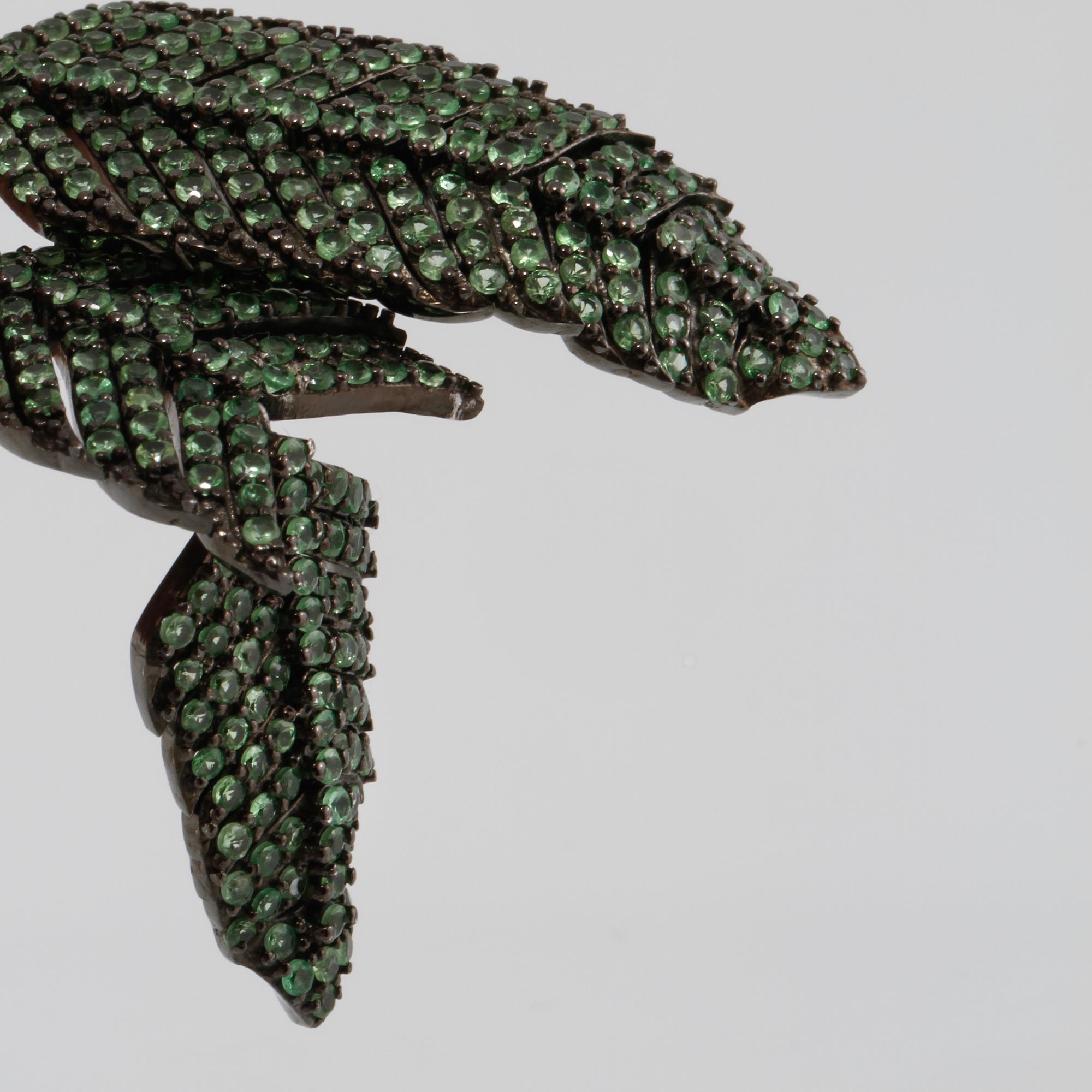 ÖRHÄNGEN, 14K guld och silver med fasettslipade tsavoriter 5.70 ct. Vikt 17,4 gram.