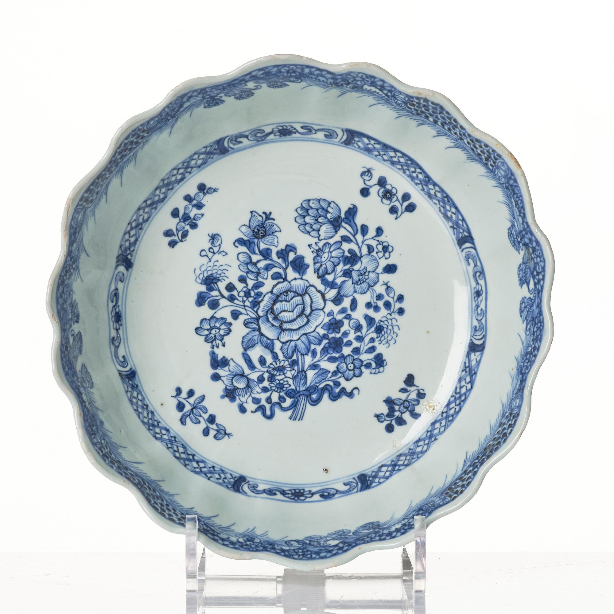 A blue and white bowl and six dessert dishes, Qing dynasty, Qianlong (1736-95).