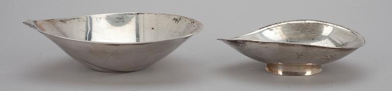 SKÅLAR, 2 st, silver, Tapio Wirkkala, Tavastehus 1963 och 1965. Ca 170 g.