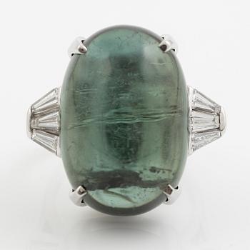 Ring, cocktail ring, 18K white gold with a large cabochon-cut green tourmaline and trapeze-cut diamonds.