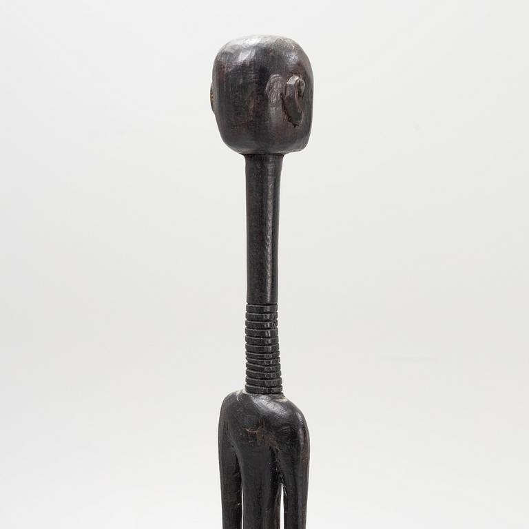 Twelve sculptures, reportedly from Makonde, Tanzania, Luba, Congo, and moore, from the second half of the 20:th century.