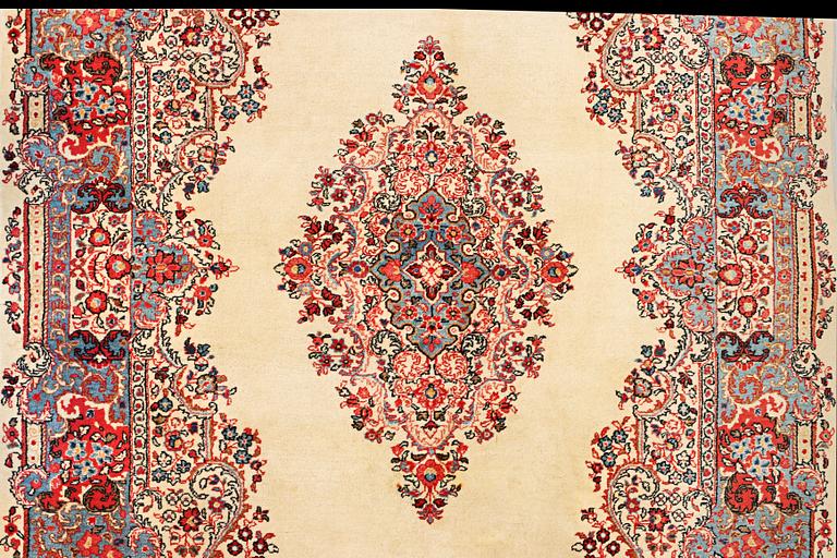 A Kerman carpet, c. 270 x 187 cm.