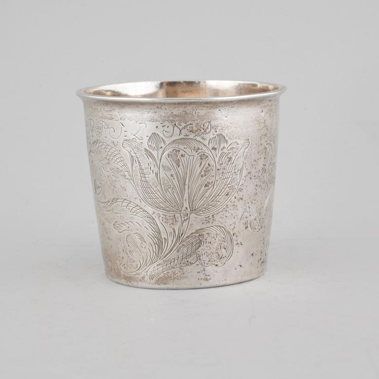 A beaker in silver, made in Sachsen in the 17th century. Weight 105 gram.