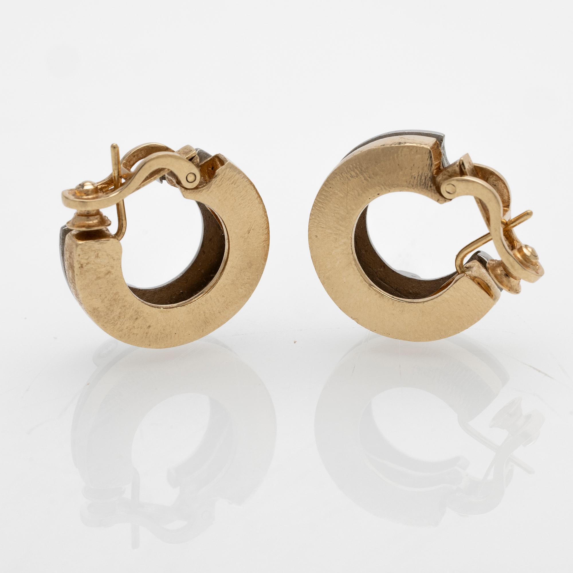 Ole Lynggaard, Earrings, a pair, 18K gold and white gold with brilliant-cut diamonds.