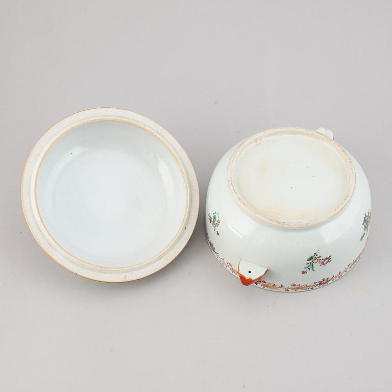 A famille rose tureen with cover, Qing dynasty, Qianlong (1736-95).