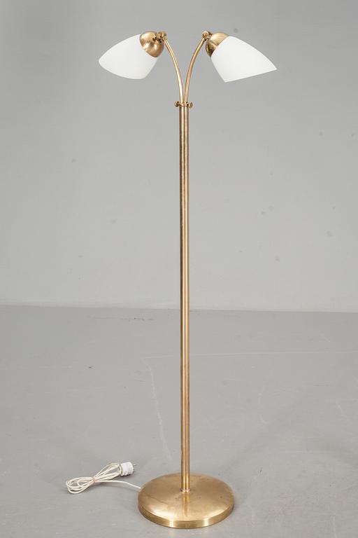 GOLVLAMPA, mässing 1900-talets mitt.